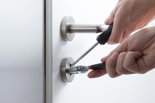 Emergency door opening Locksmith